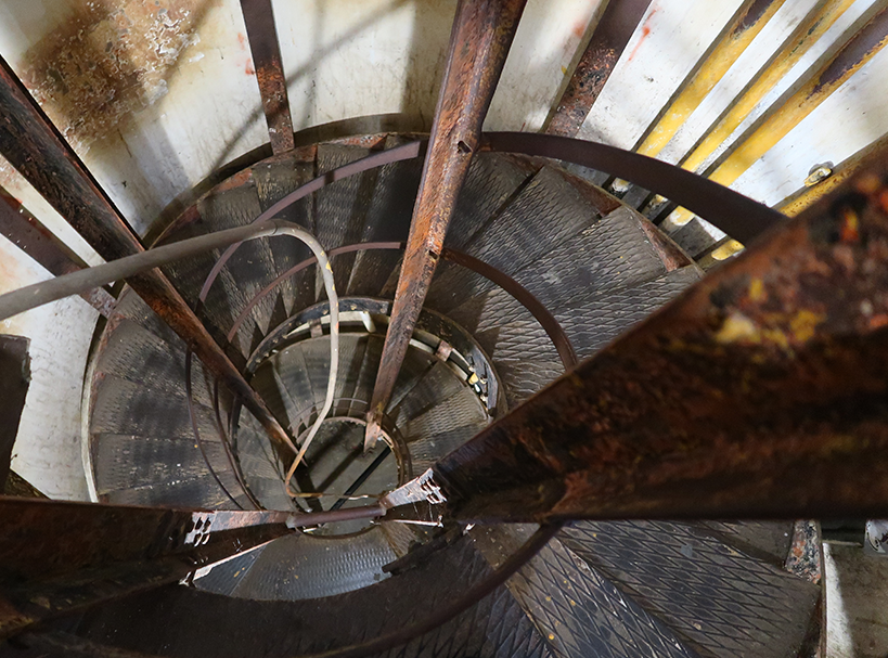 Diamond Head spiral staircase